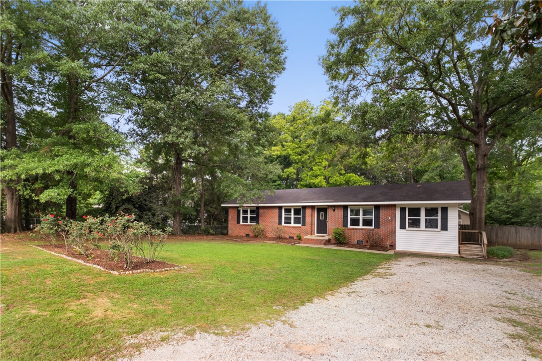 583 E UNIVERSITY Drive
