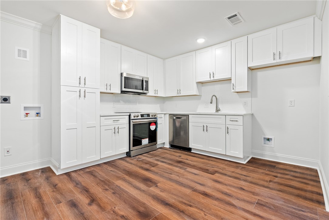 111 THOMAS Street 10