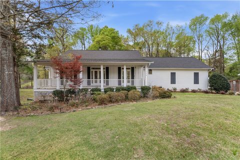 Photo of 138 CAROLINA Court, Auburn, AL 36830 (MLS # 179630)