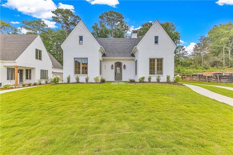 Photo of 546 ARBOR Drive, Auburn, AL 36830 (MLS # 181684)