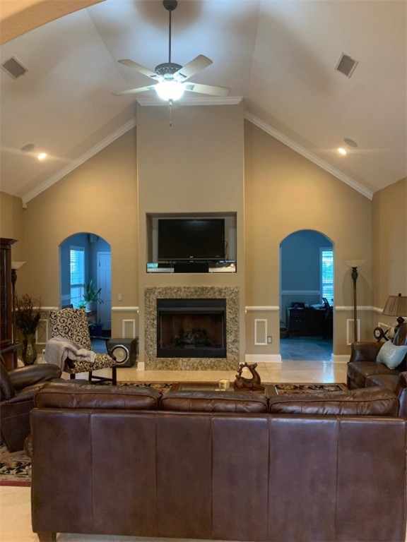 1810 SOUTHLAKE Drive