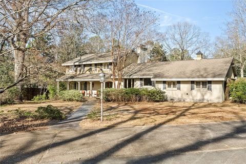 Photo of 905 MOORES MILL Road, Auburn, AL 36830 (MLS # 178290)