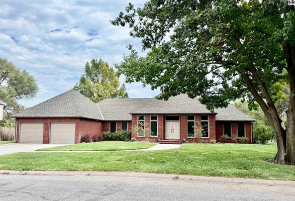3306 THUNDERBIRD DR, HUTCHINSON, KS 67502 - Image 1a779dfd966d798d7aa0bc7e30df146e/1945827621