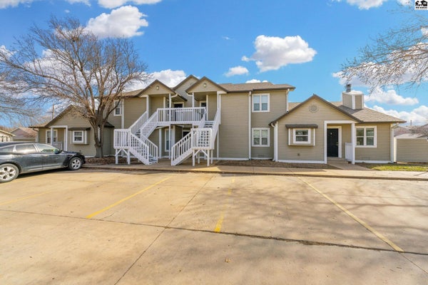 1704 E 24TH AVE, HUTCHINSON, KS 67502 - Image 3c1e1ef4b4fcf996fb7d5dc01fecf403/892103550