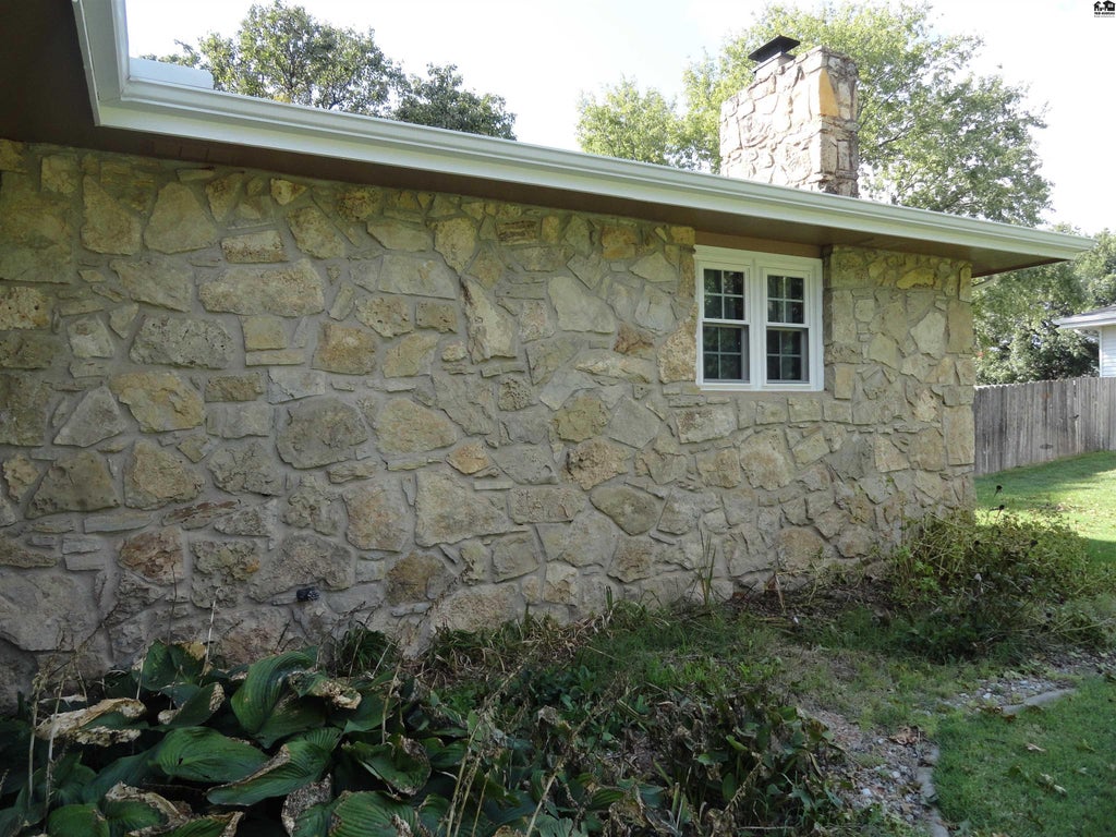 Photo of 1621 Suncrest Dr, McPherson, KS 67460 (MLS # 55570)