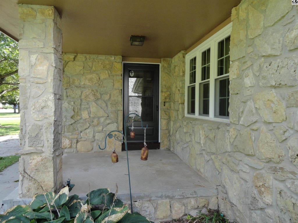 Photo of 1621 Suncrest Dr, McPherson, KS 67460 (MLS # 55570)