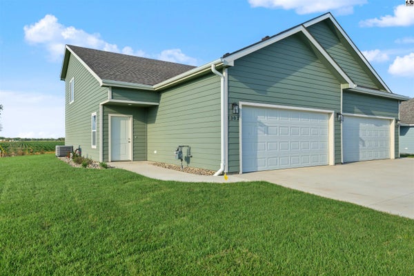 1302 STEVE HAWLEY LN, SALINA, KS 67401 - Image 7f915f918ebd4e8460f7bdd08fba8e7b/3518290403