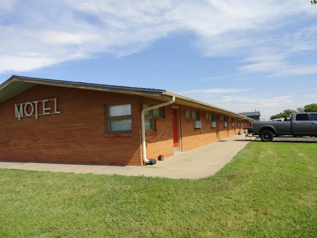 Photo of 111 S Roosevelt St, McPherson, KS 67460 (MLS # 55605)