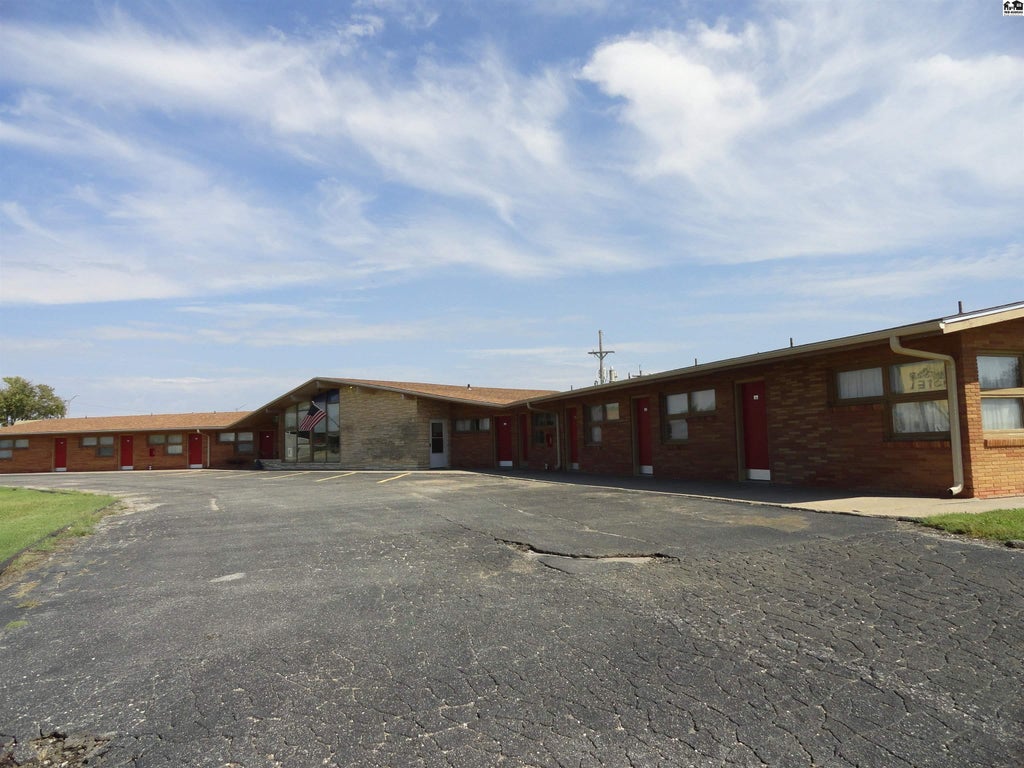 Photo of 111 S Roosevelt St, McPherson, KS 67460 (MLS # 55605)