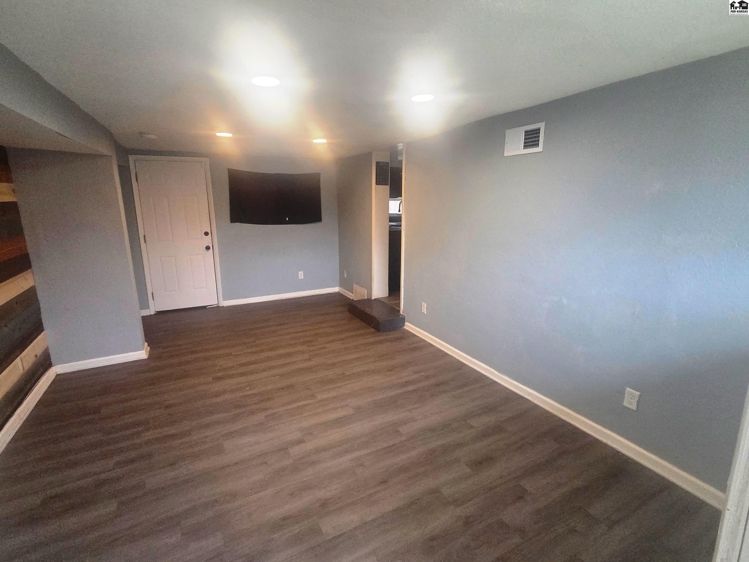 Wichita, Kansas 67213, United States, 3 Bedrooms Bedrooms, ,2 BathroomsBathrooms,Residential,Active,255136