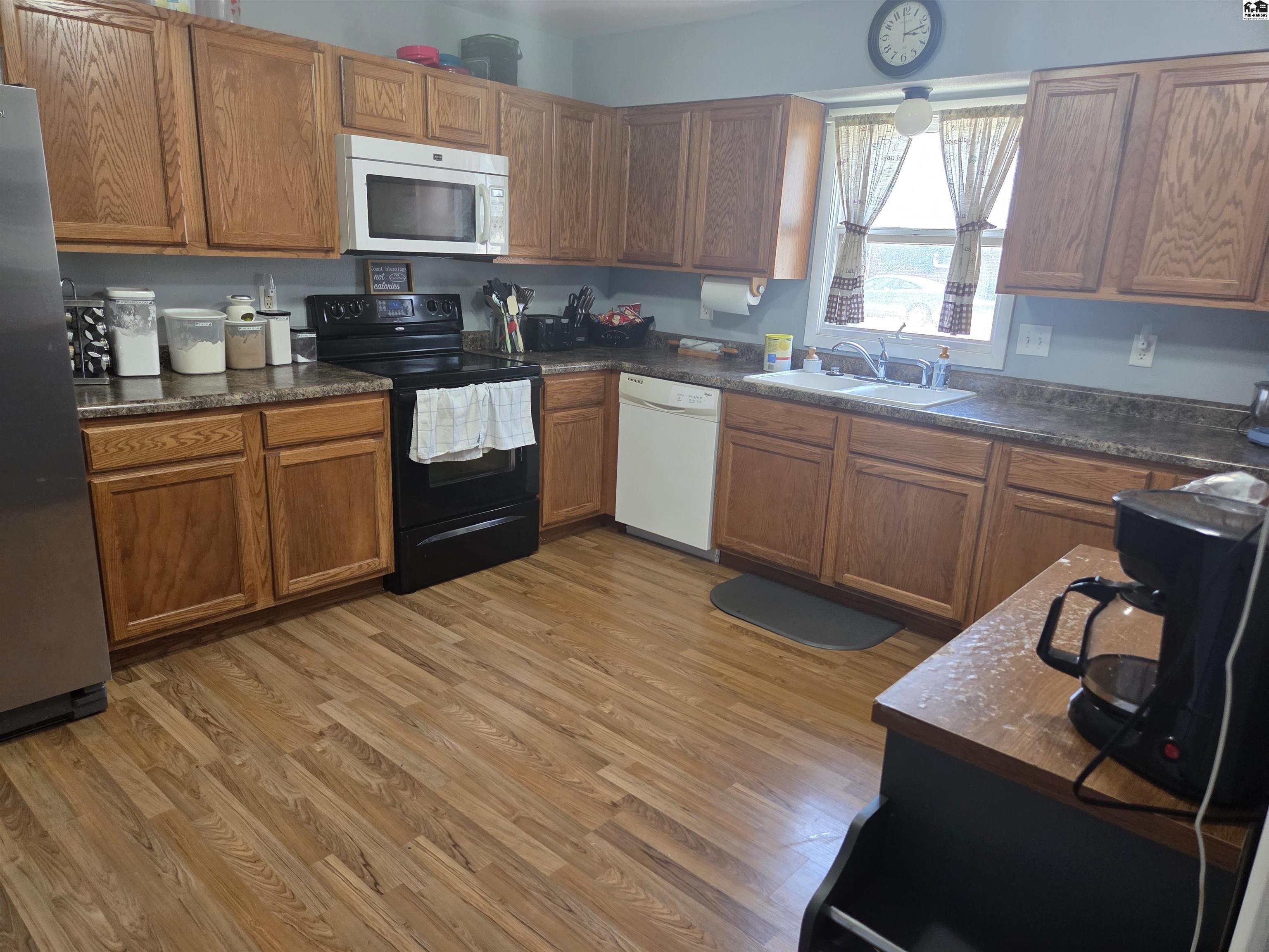 Burrton, Kansas 67020, United States, 3 Bedrooms Bedrooms, ,2 BathroomsBathrooms,Residential,Active,188662