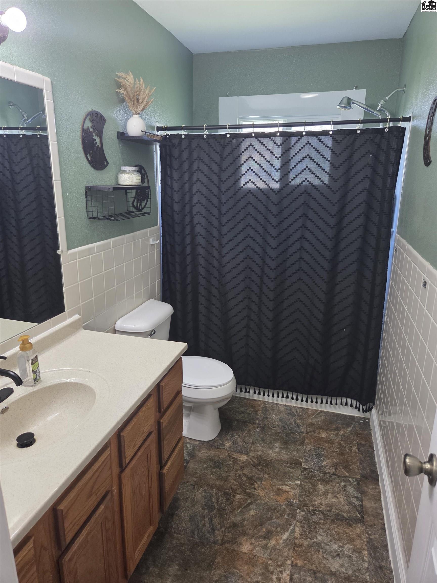 Burrton, Kansas 67020, United States, 3 Bedrooms Bedrooms, ,2 BathroomsBathrooms,Residential,Active,188662