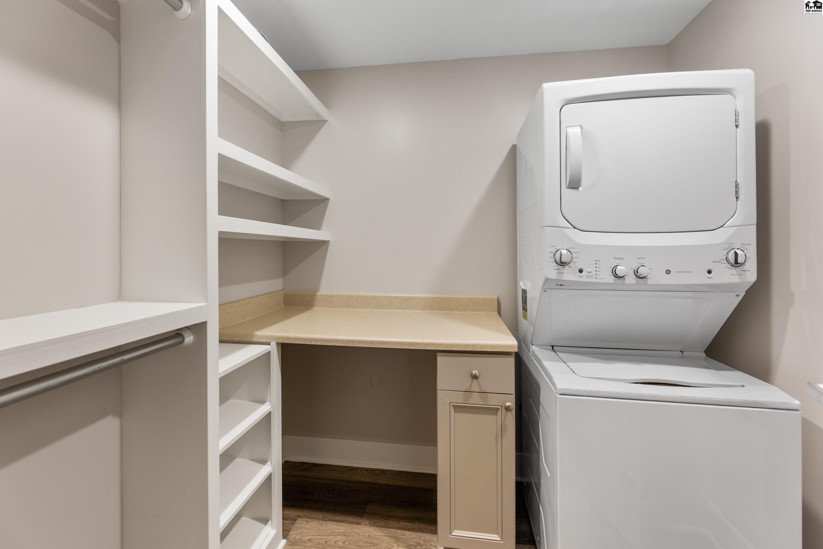 North Newton, Kansas 67117, United States, 4 Bedrooms Bedrooms, ,4 BathroomsBathrooms,Residential,Active,185485