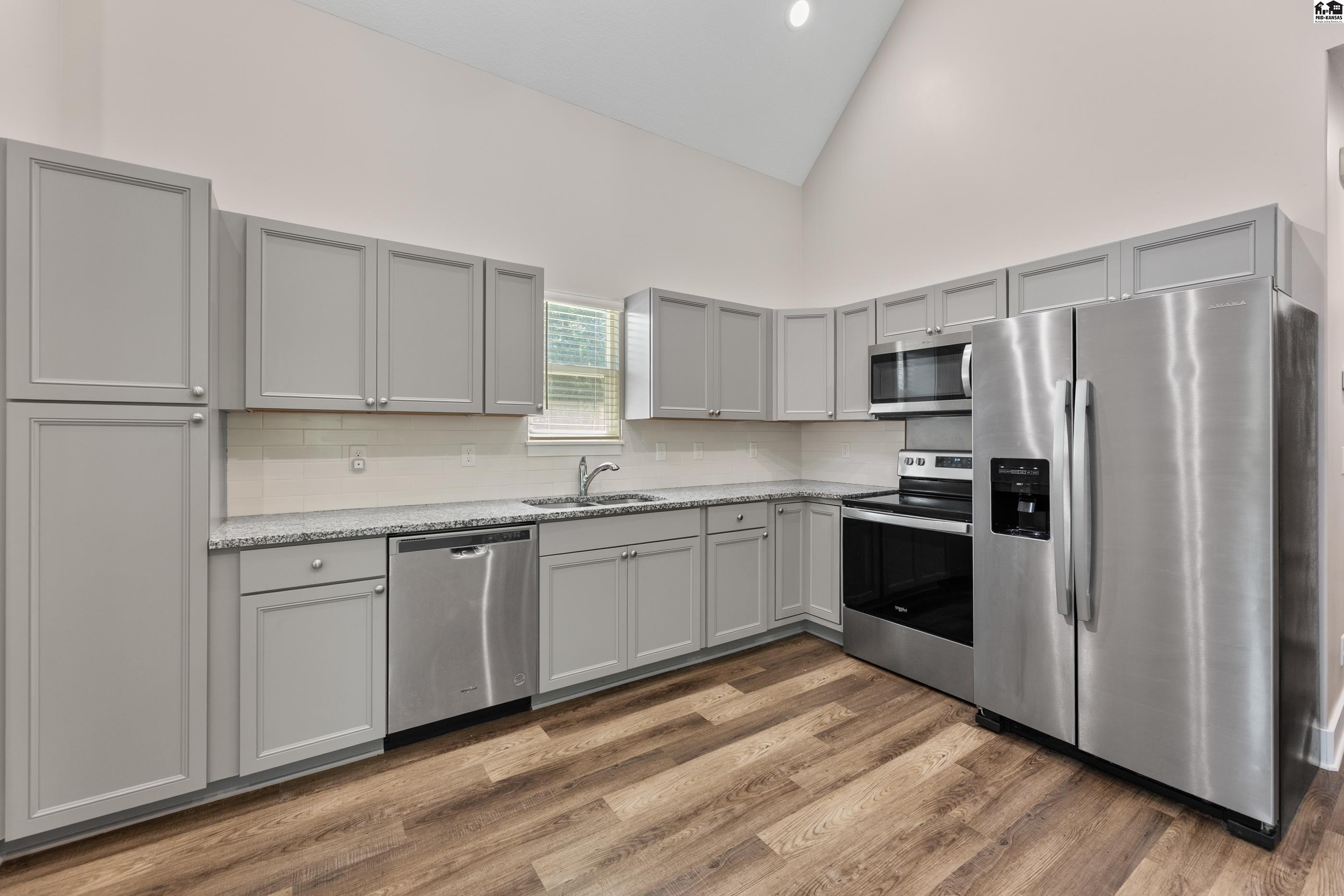 North Newton, Kansas 67117, United States, 4 Bedrooms Bedrooms, ,4 BathroomsBathrooms,Residential,Active,185485