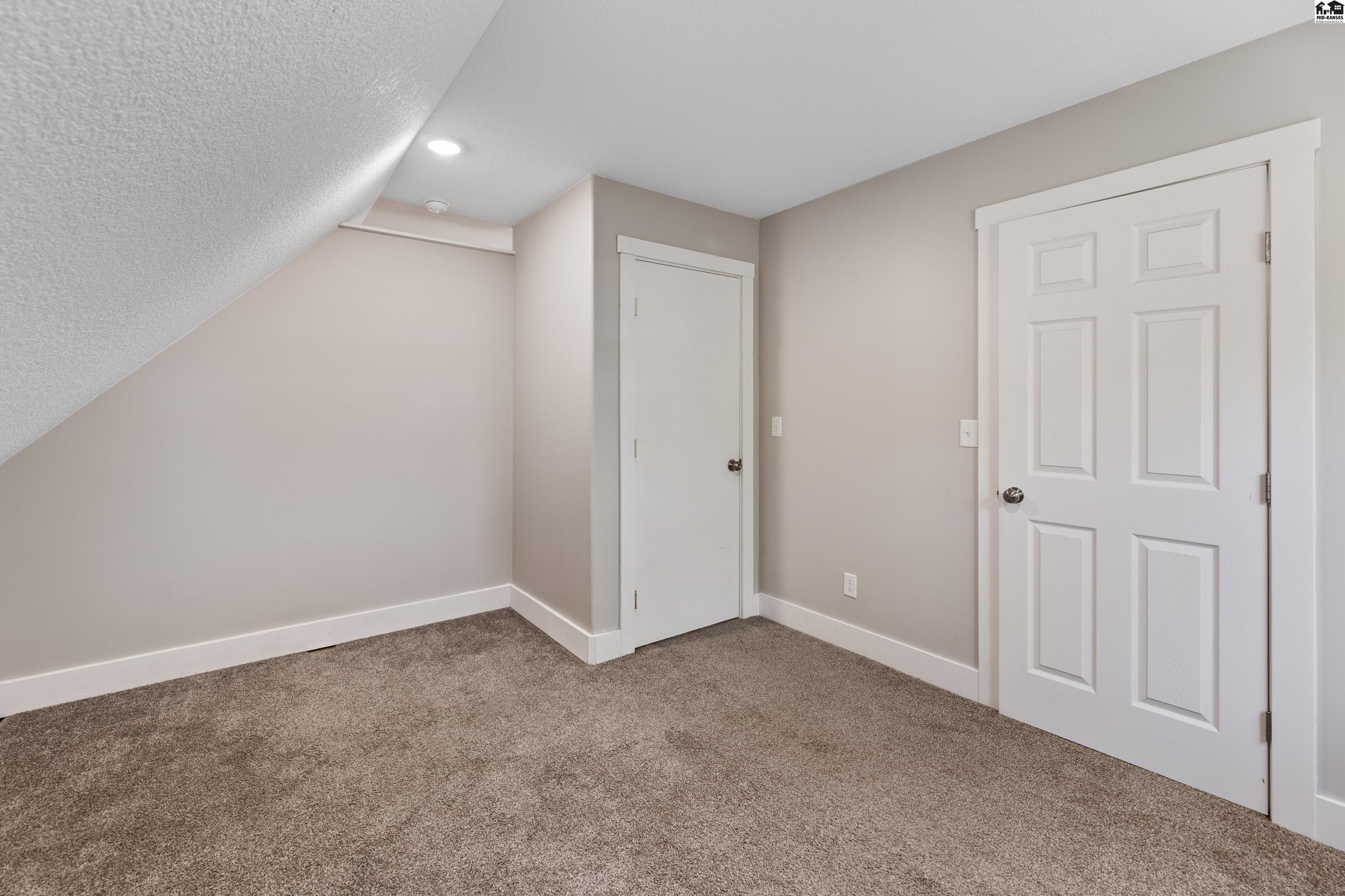 North Newton, Kansas 67117, United States, 4 Bedrooms Bedrooms, ,4 BathroomsBathrooms,Residential,Active,185485