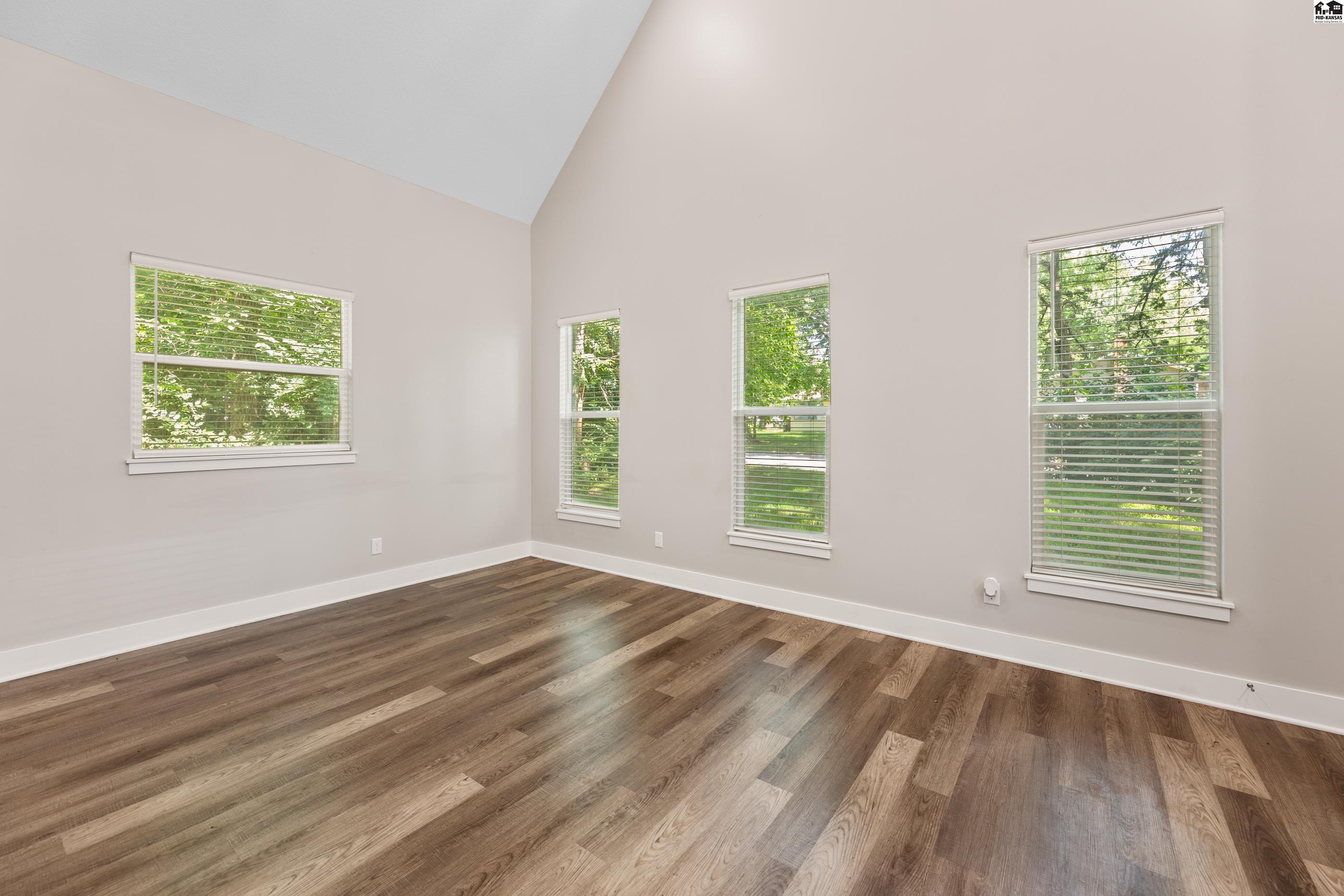 North Newton, Kansas 67117, United States, 4 Bedrooms Bedrooms, ,4 BathroomsBathrooms,Residential,Active,185485