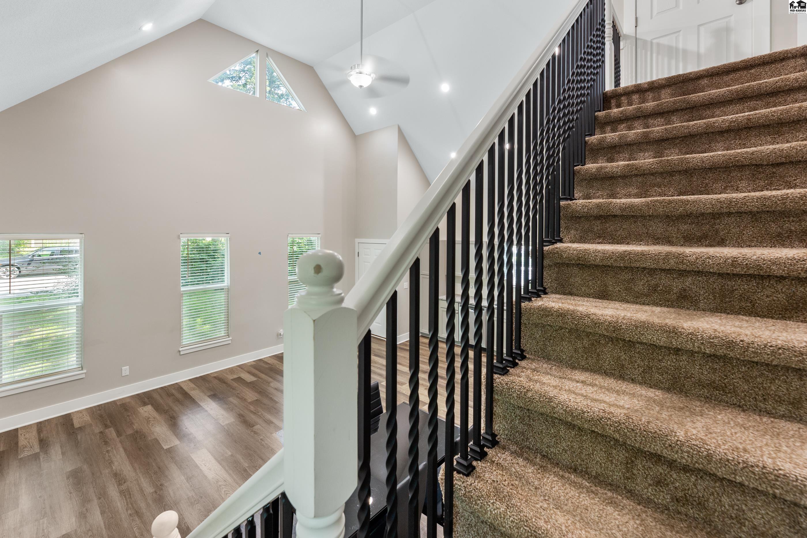 North Newton, Kansas 67117, United States, 4 Bedrooms Bedrooms, ,4 BathroomsBathrooms,Residential,Active,185485