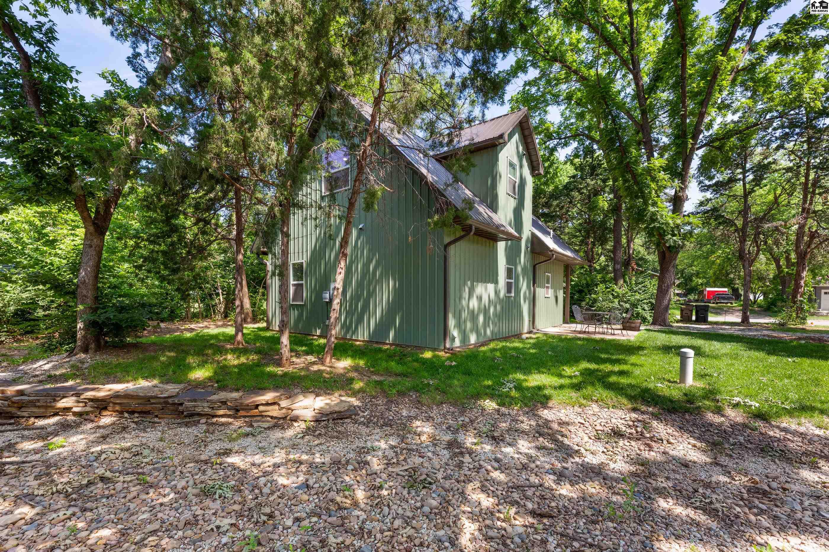 North Newton, Kansas 67117, United States, 4 Bedrooms Bedrooms, ,4 BathroomsBathrooms,Residential,Active,185485