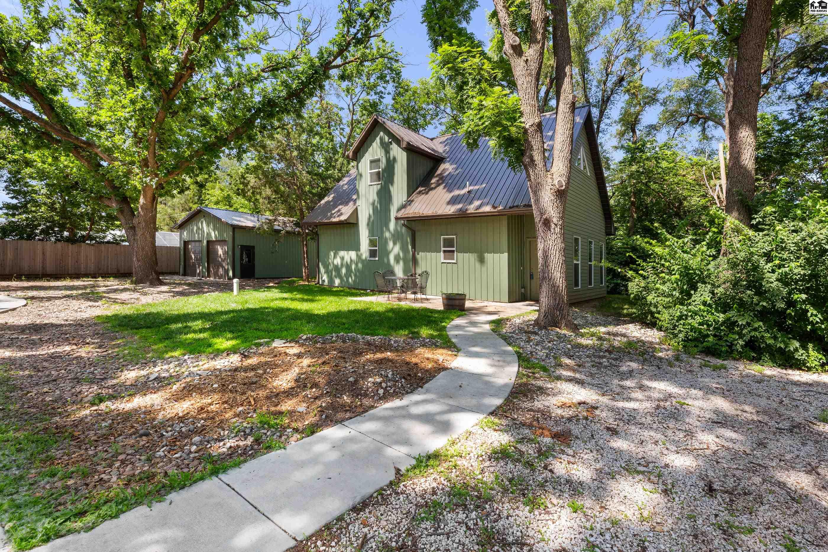 North Newton, Kansas 67117, United States, 4 Bedrooms Bedrooms, ,4 BathroomsBathrooms,Residential,Active,185485