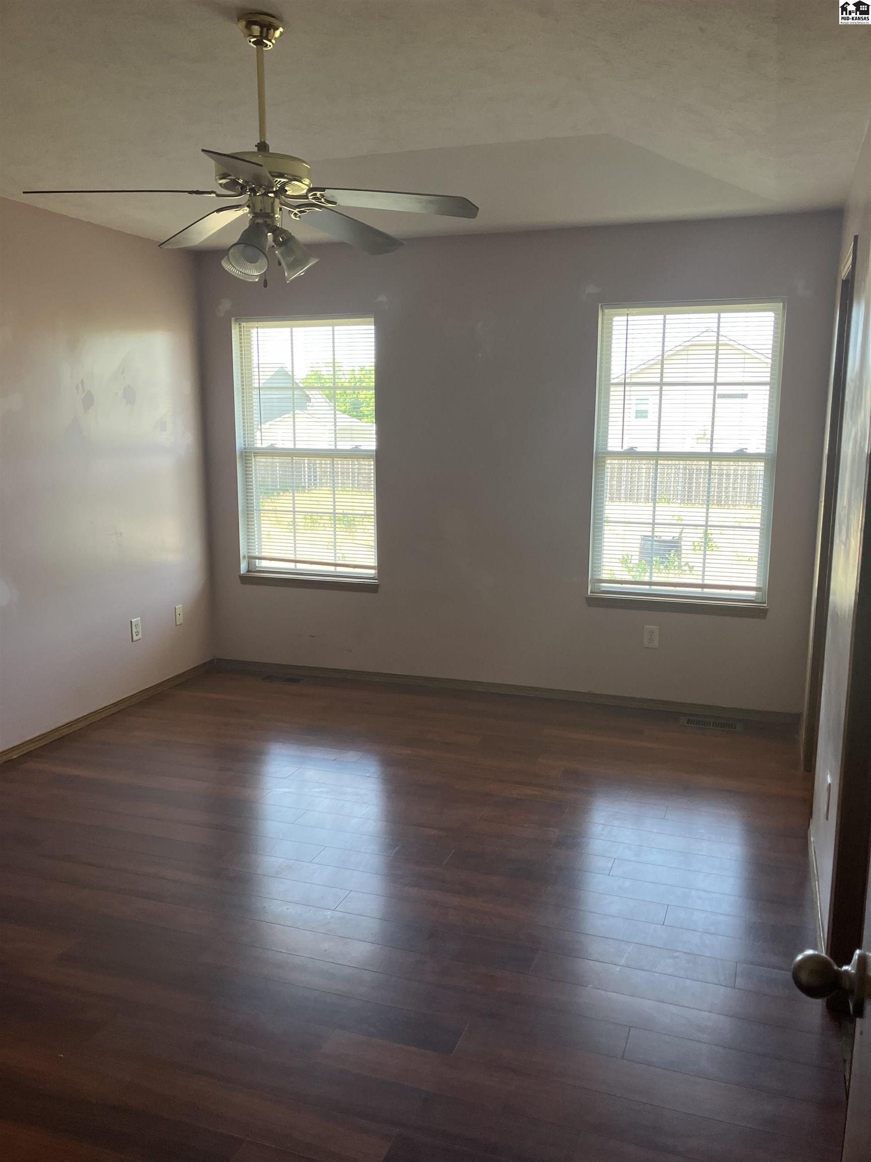 Hutchinson, Kansas 67502, United States, 4 Bedrooms Bedrooms, ,3 BathroomsBathrooms,Residential,Active,191656