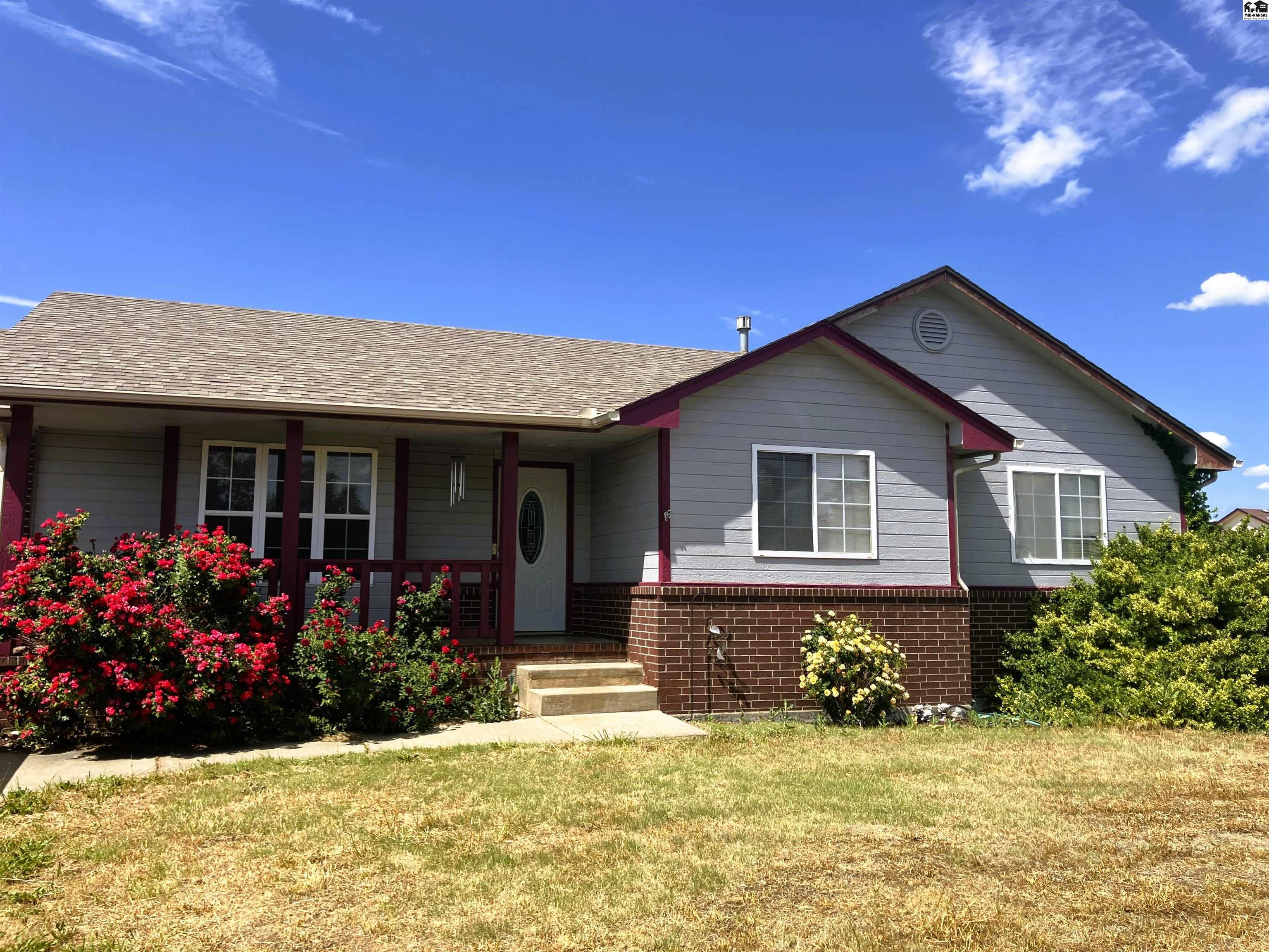 Hutchinson, Kansas 67502, United States, 4 Bedrooms Bedrooms, ,3 BathroomsBathrooms,Residential,Active,191656