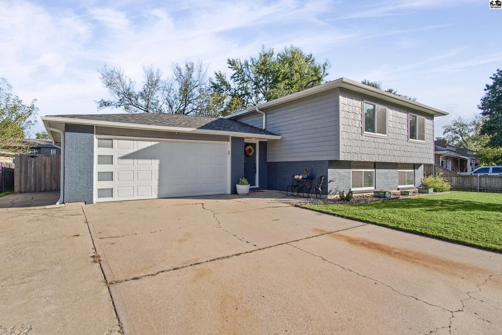 Photo of 1308 Northcourt Dr, McPherson, KS 67460 (MLS # 55675)