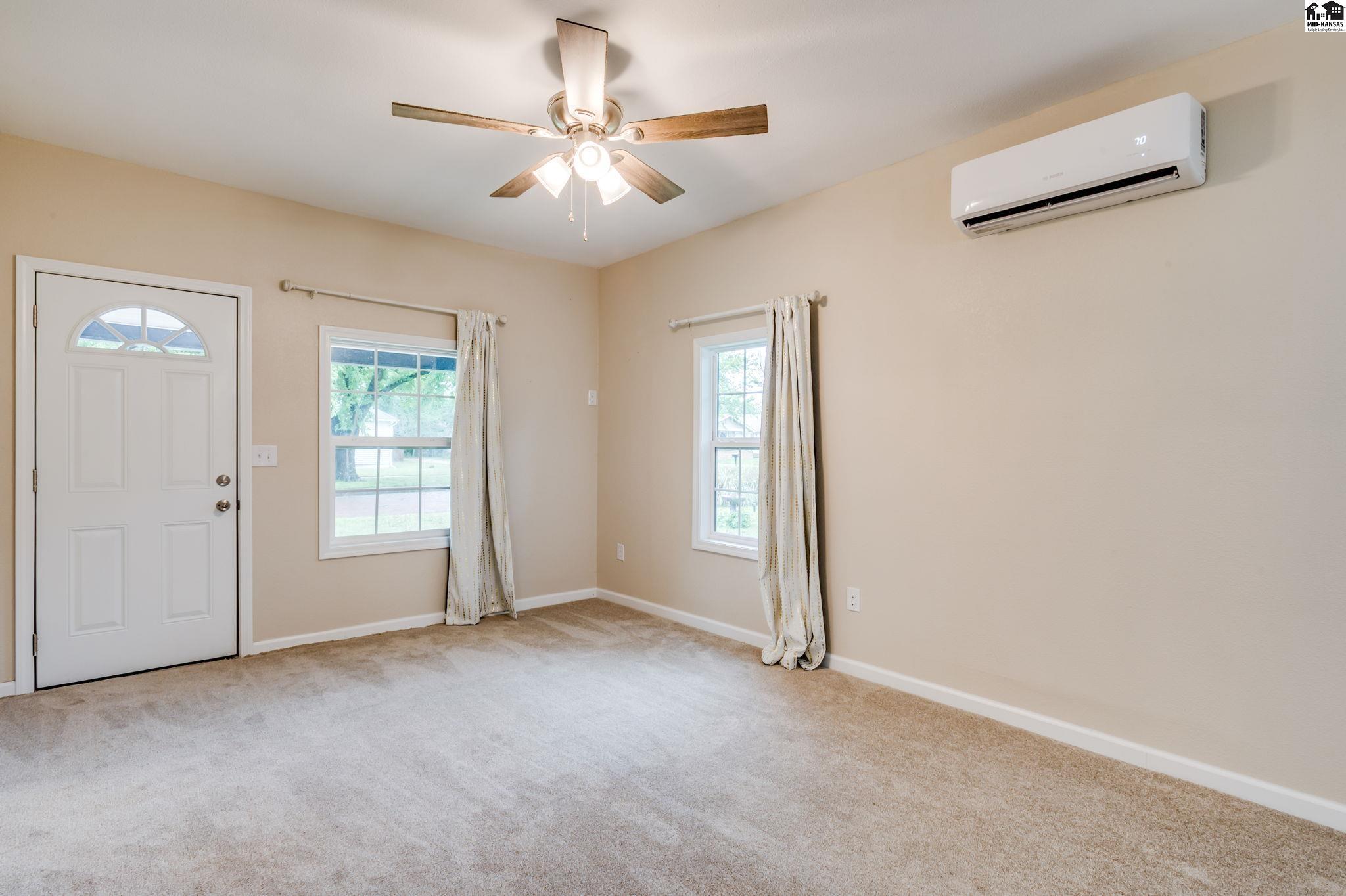 Hutchinson, Kansas 67501, United States, 3 Bedrooms Bedrooms, ,1 BathroomBathrooms,Residential,Active,178972