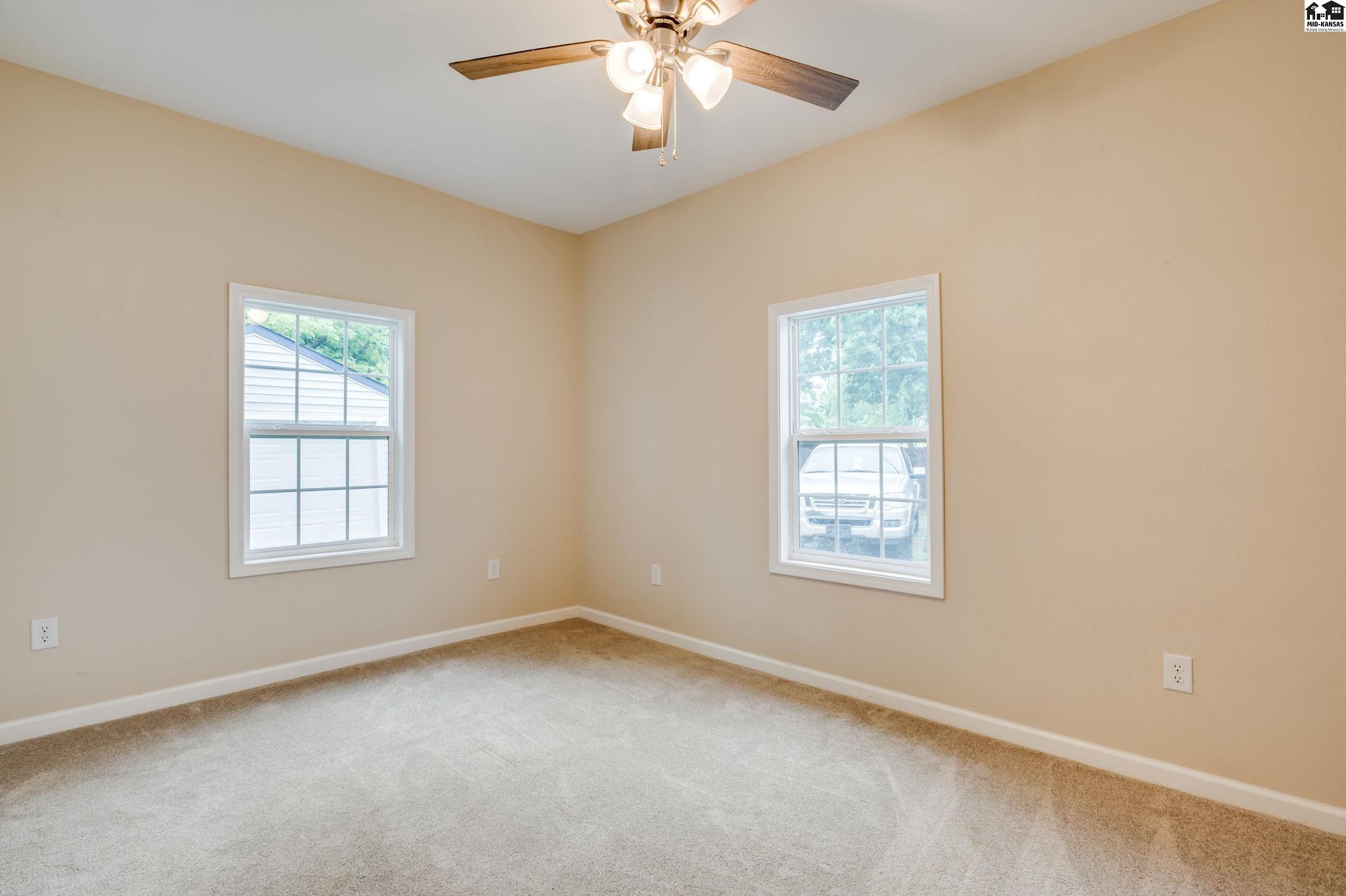 Hutchinson, Kansas 67501, United States, 3 Bedrooms Bedrooms, ,1 BathroomBathrooms,Residential,Active,178972