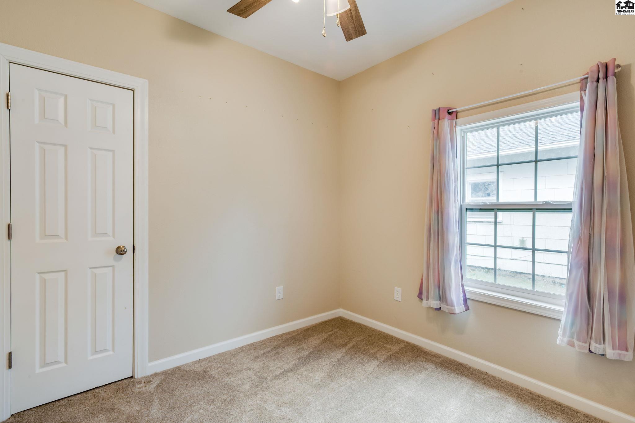 Hutchinson, Kansas 67501, United States, 3 Bedrooms Bedrooms, ,1 BathroomBathrooms,Residential,Active,178972