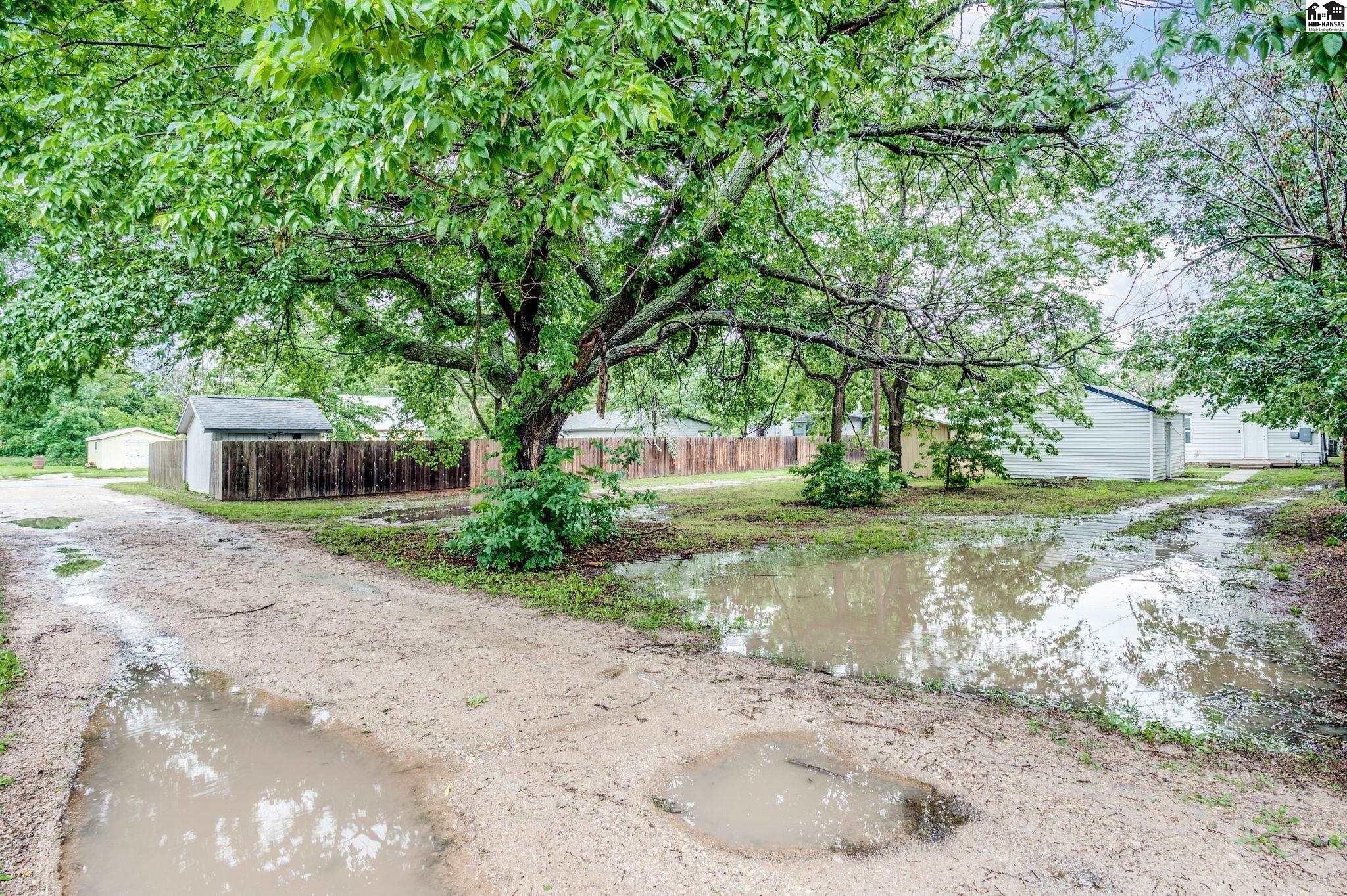 Hutchinson, Kansas 67501, United States, 3 Bedrooms Bedrooms, ,1 BathroomBathrooms,Residential,Active,178972