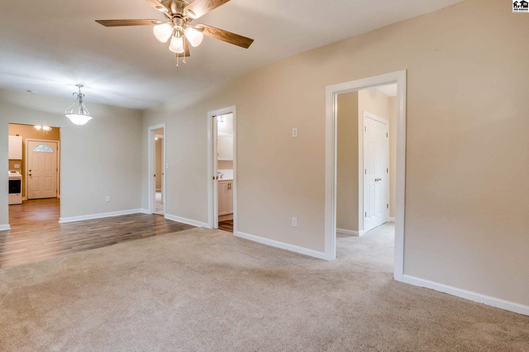 Hutchinson, Kansas 67501, United States, 3 Bedrooms Bedrooms, ,1 BathroomBathrooms,Residential,Active,178972