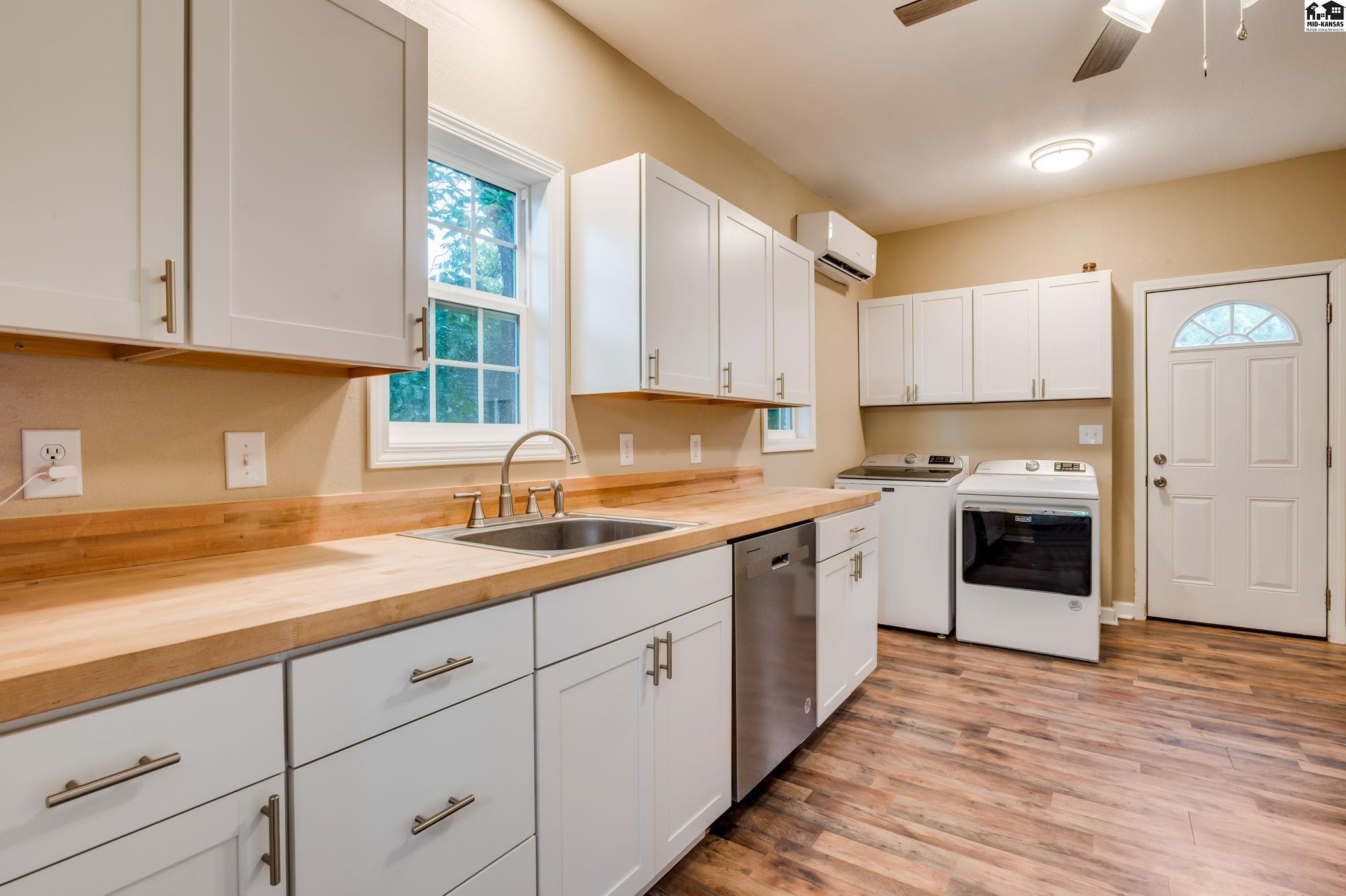 Hutchinson, Kansas 67501, United States, 3 Bedrooms Bedrooms, ,1 BathroomBathrooms,Residential,Active,178972