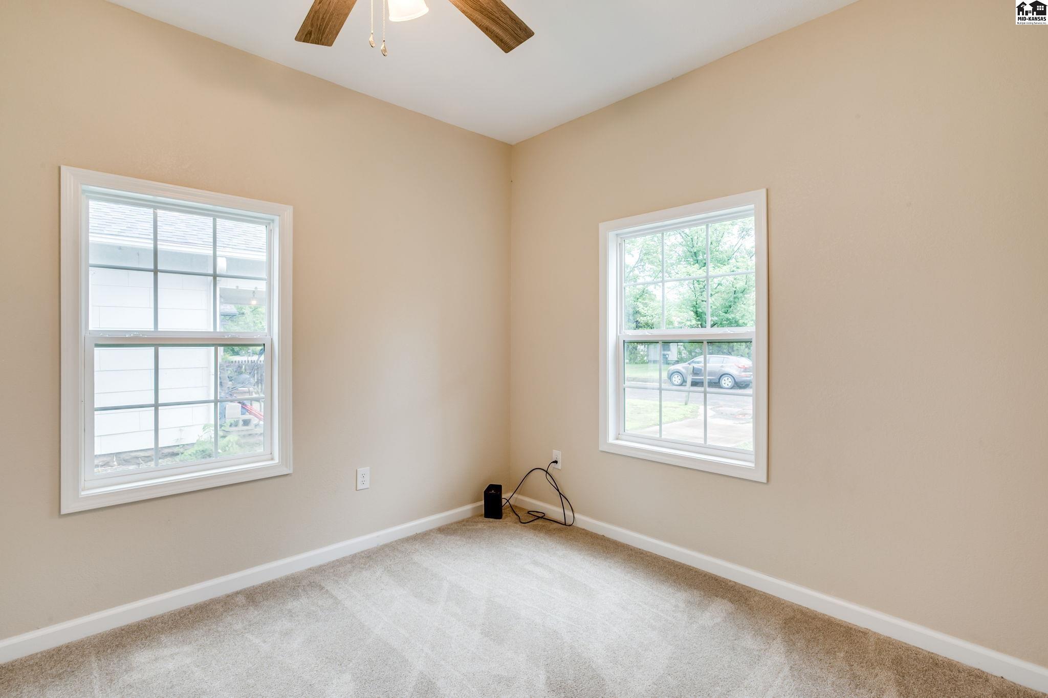 Hutchinson, Kansas 67501, United States, 3 Bedrooms Bedrooms, ,1 BathroomBathrooms,Residential,Active,178972