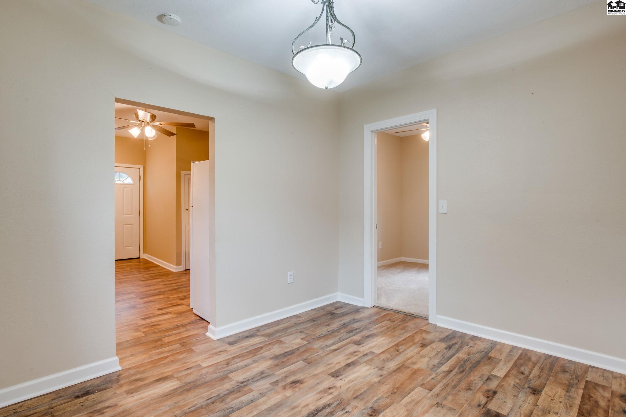 Hutchinson, Kansas 67501, United States, 3 Bedrooms Bedrooms, ,1 BathroomBathrooms,Residential,Active,178972