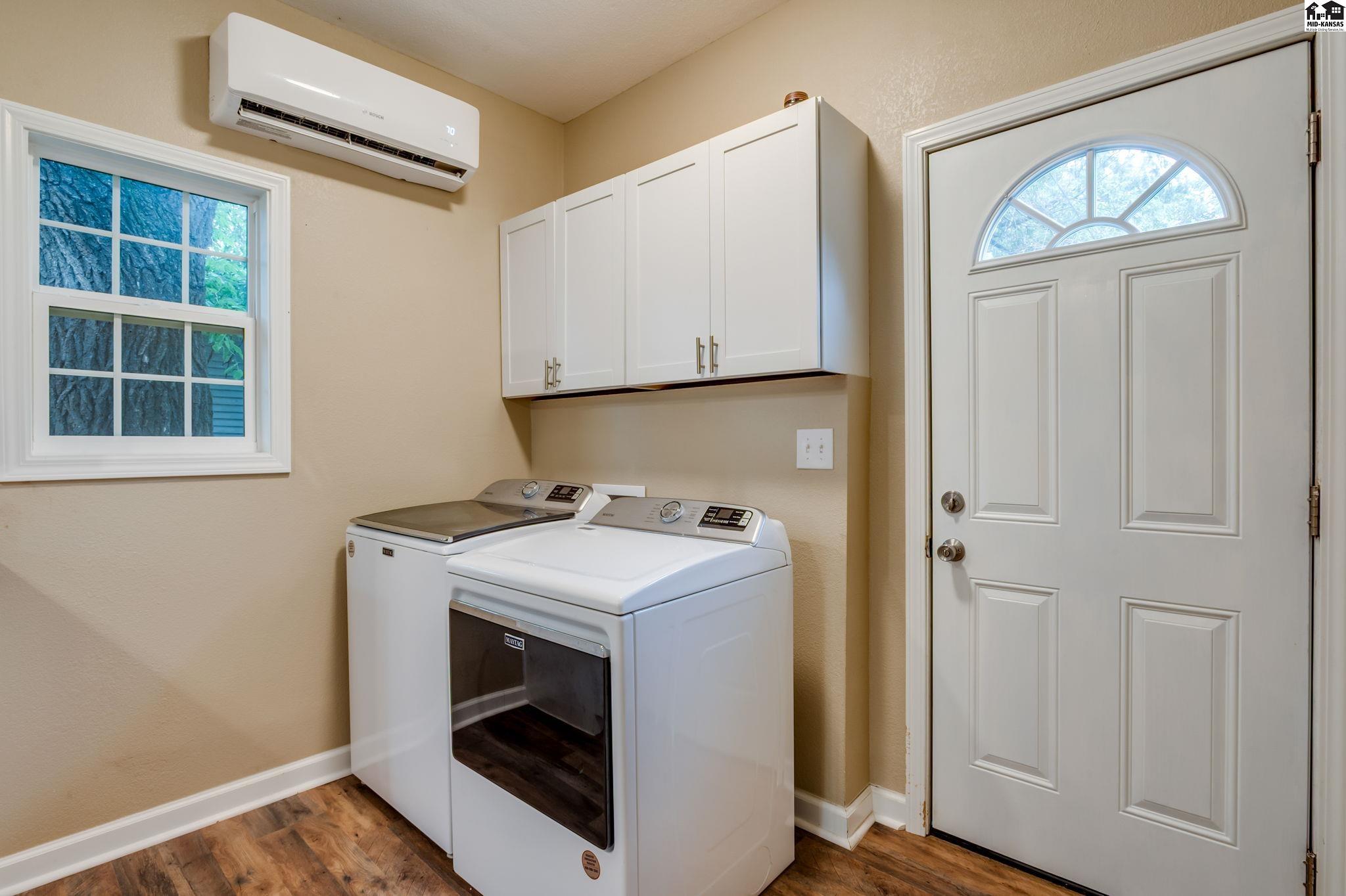 Hutchinson, Kansas 67501, United States, 3 Bedrooms Bedrooms, ,1 BathroomBathrooms,Residential,Active,178972