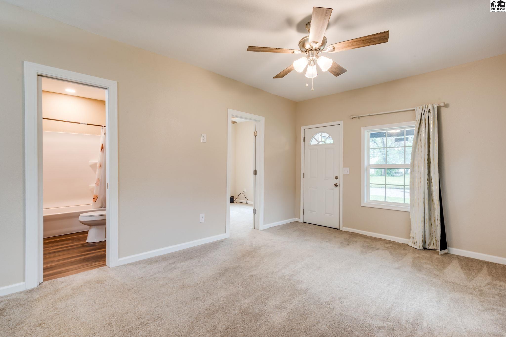 Hutchinson, Kansas 67501, United States, 3 Bedrooms Bedrooms, ,1 BathroomBathrooms,Residential,Active,178972