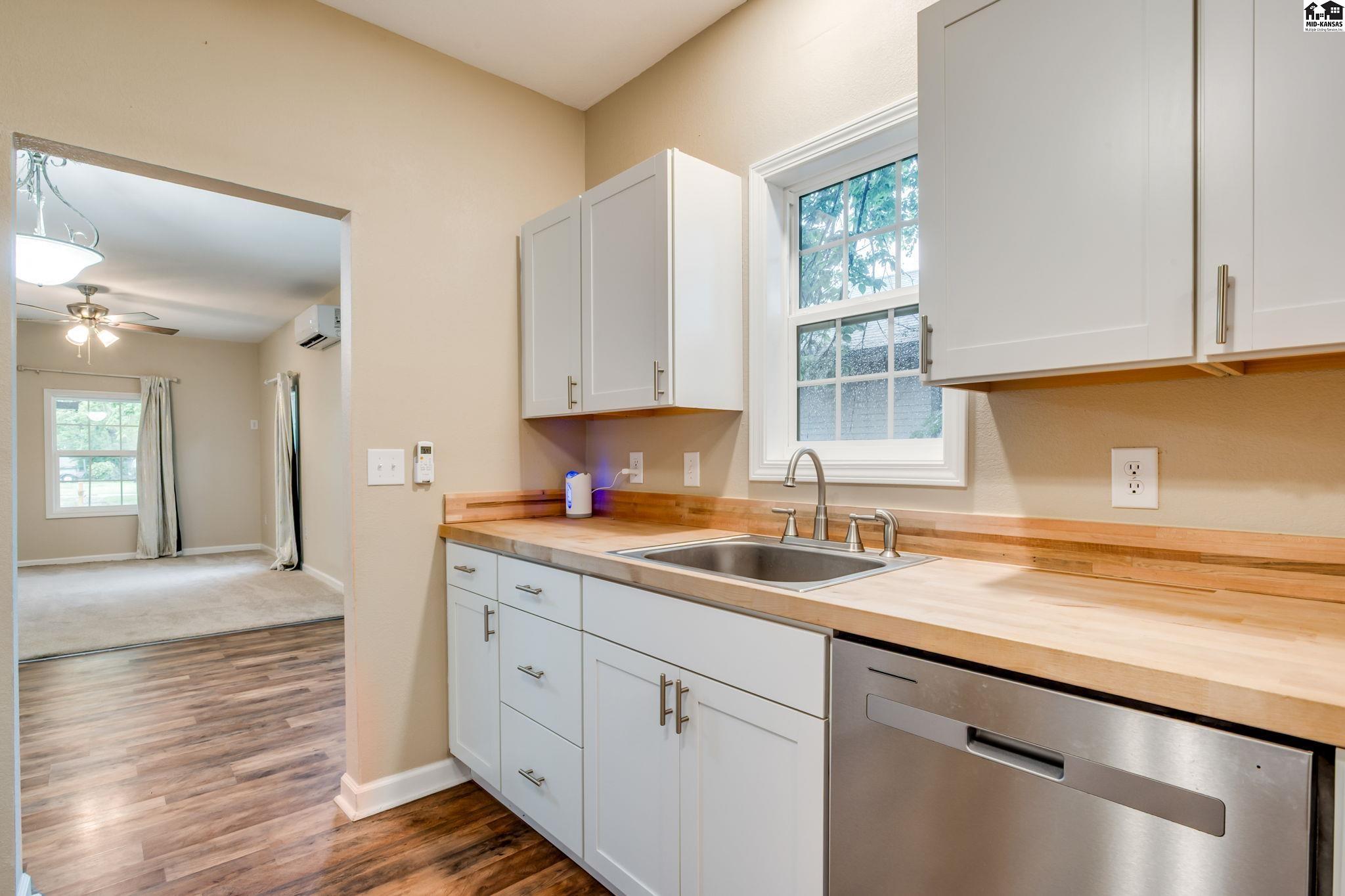 Hutchinson, Kansas 67501, United States, 3 Bedrooms Bedrooms, ,1 BathroomBathrooms,Residential,Active,178972