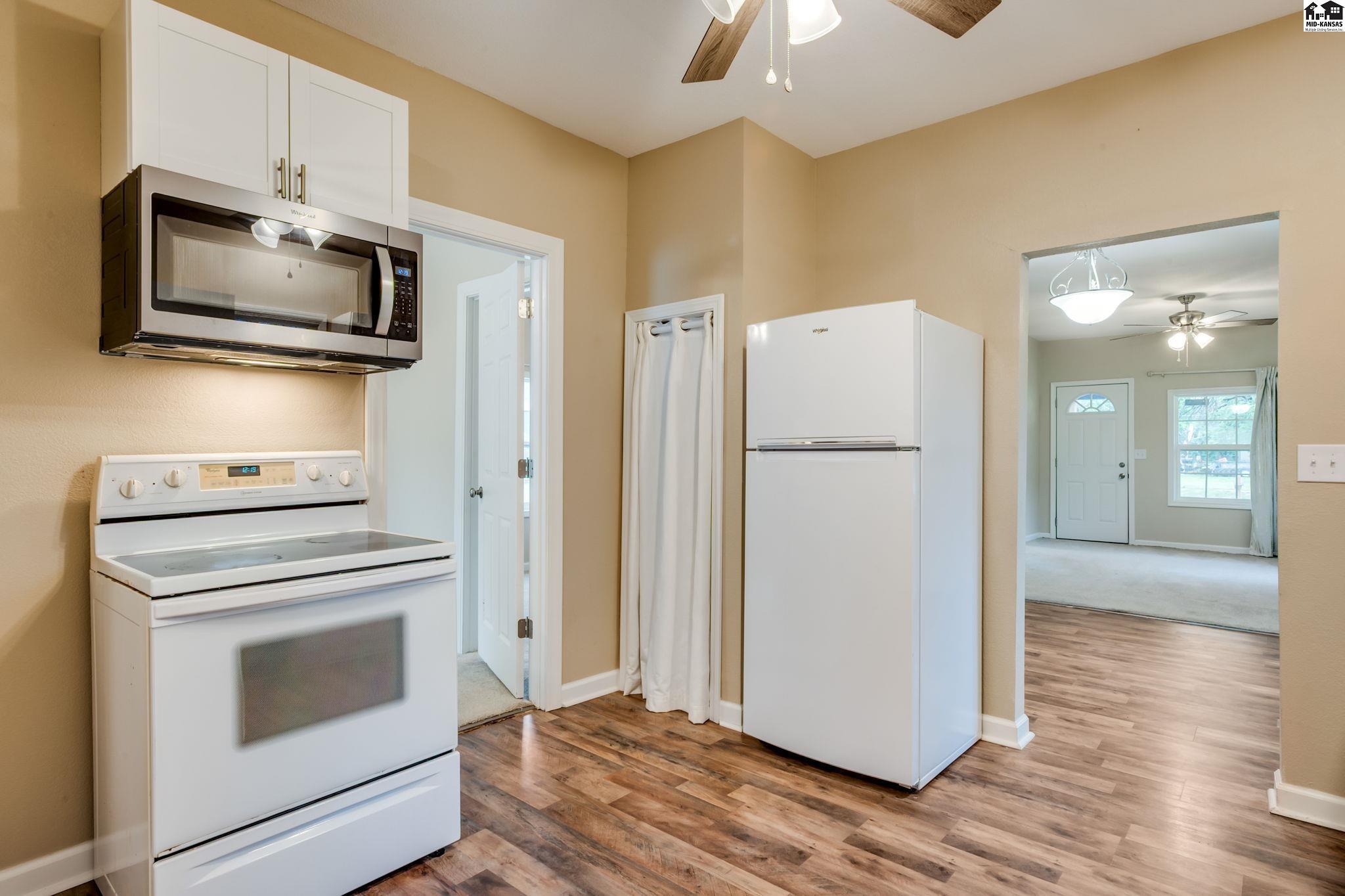 Hutchinson, Kansas 67501, United States, 3 Bedrooms Bedrooms, ,1 BathroomBathrooms,Residential,Active,178972