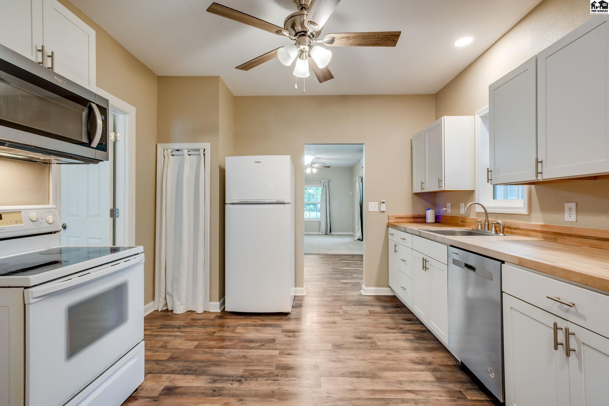 Hutchinson, Kansas 67501, United States, 3 Bedrooms Bedrooms, ,1 BathroomBathrooms,Residential,Active,178972