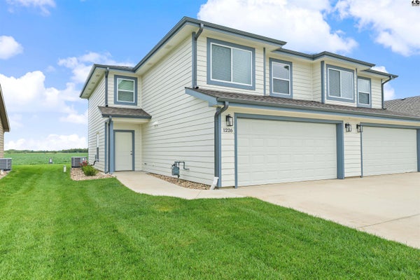 1226 STEVE HAWLEY LN, SALINA, KS 67401 - Image cfc85f83d32ff979edfbec3e682af3f2/35278730