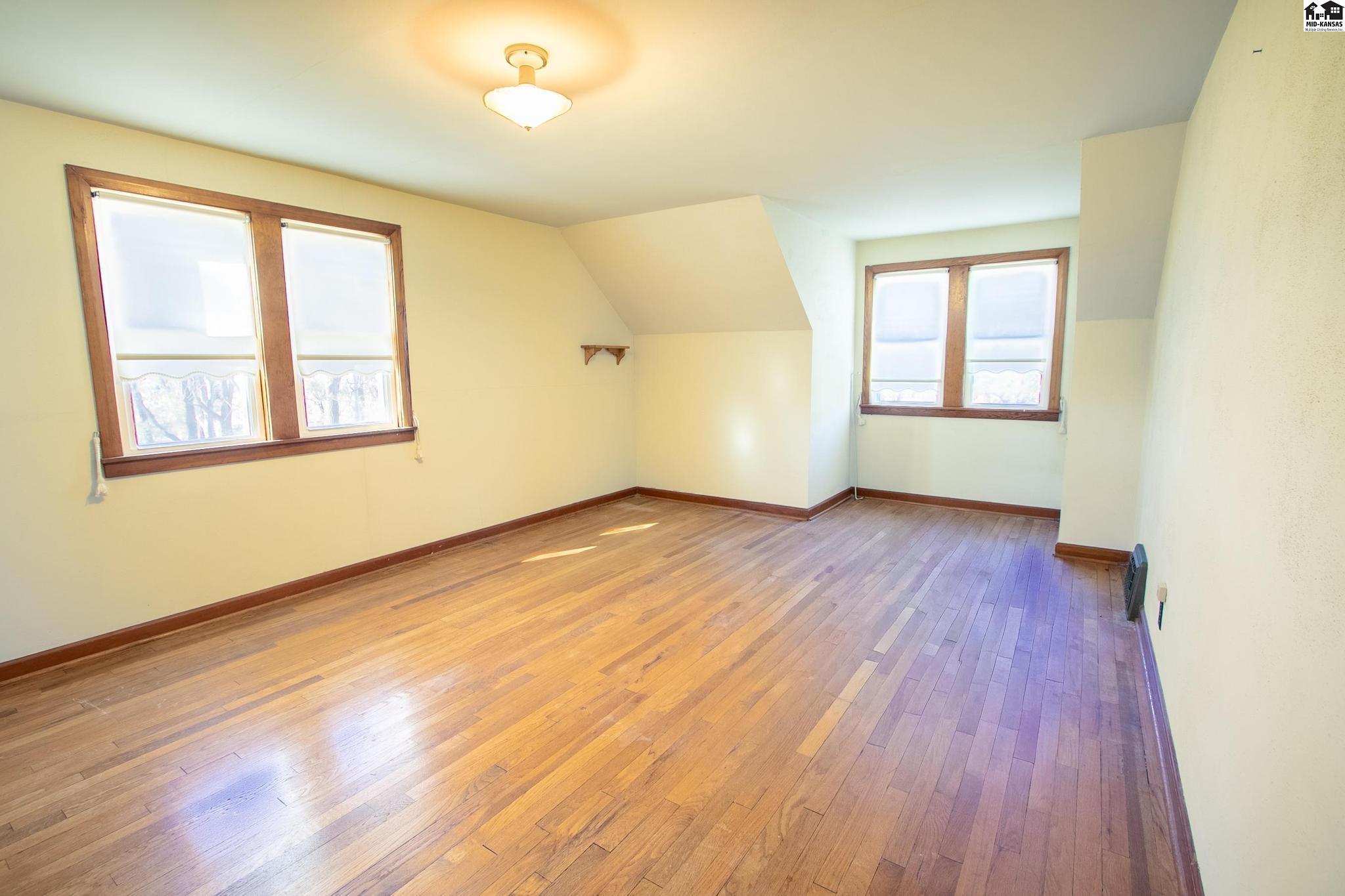 Newton, Kansas 67114, United States, 4 Bedrooms Bedrooms, ,2 BathroomsBathrooms,Residential,Active,241936