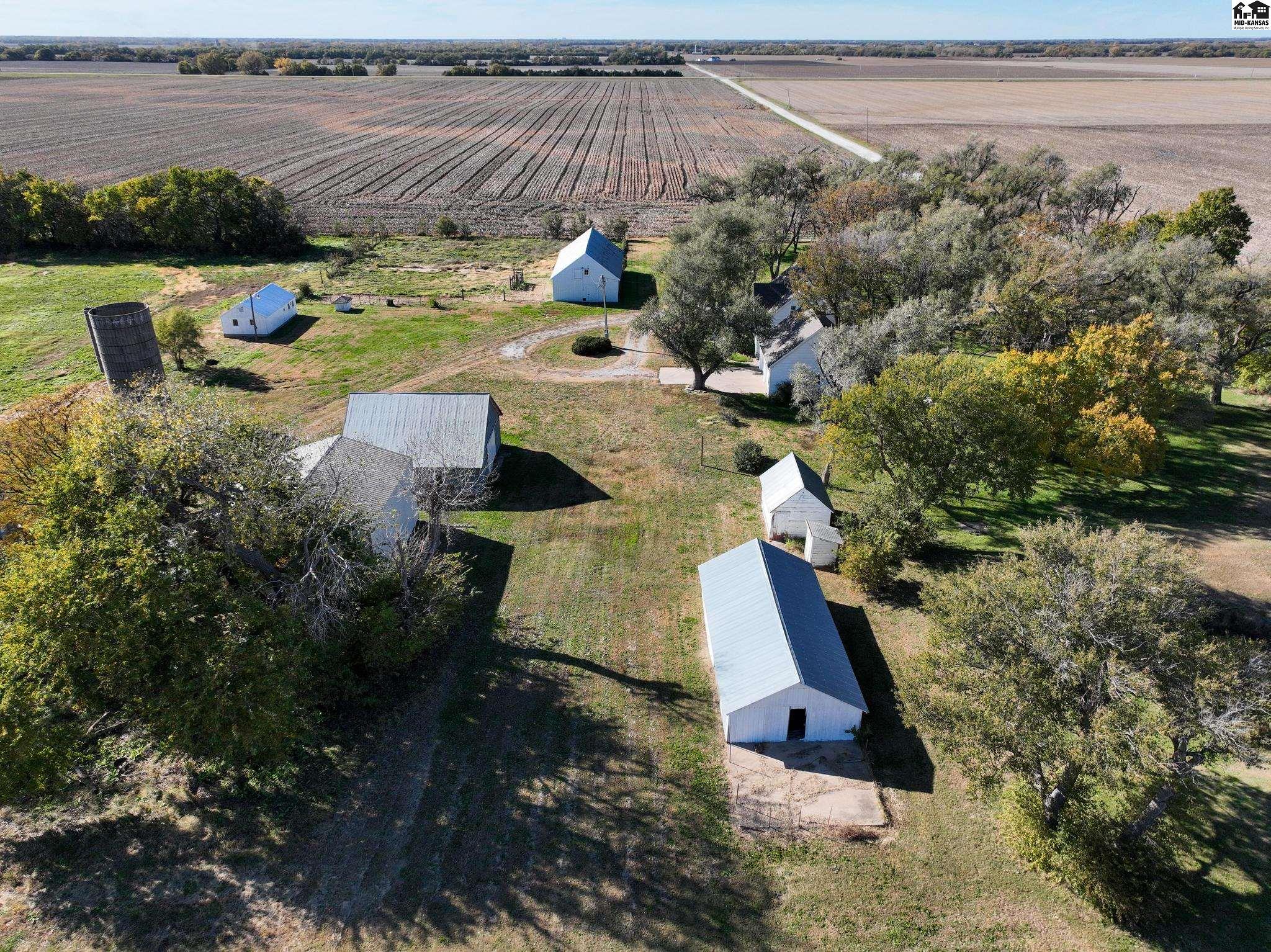 Newton, Kansas 67114, United States, 4 Bedrooms Bedrooms, ,2 BathroomsBathrooms,Residential,Active,241936