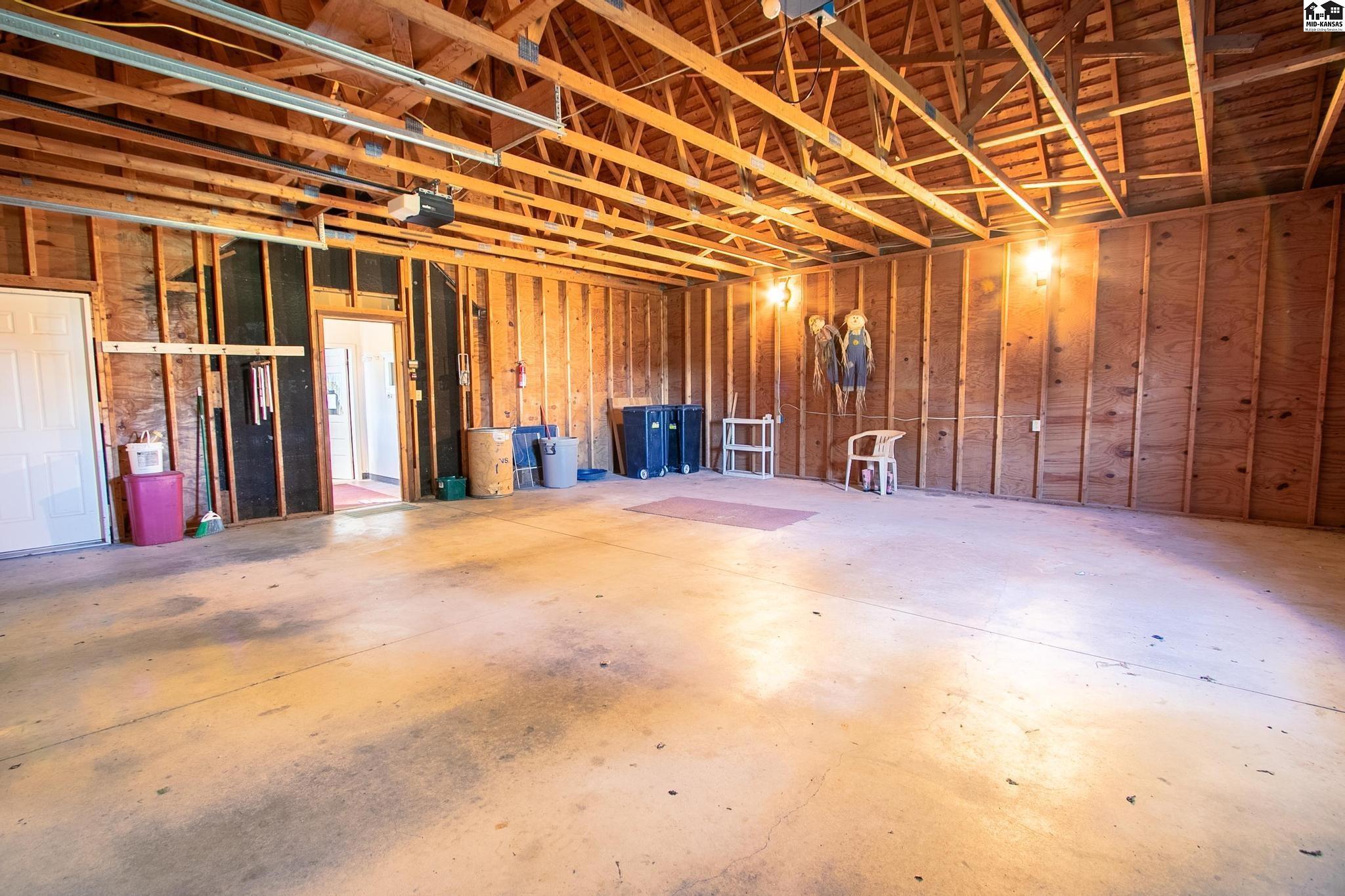 Newton, Kansas 67114, United States, 4 Bedrooms Bedrooms, ,2 BathroomsBathrooms,Residential,Active,241936