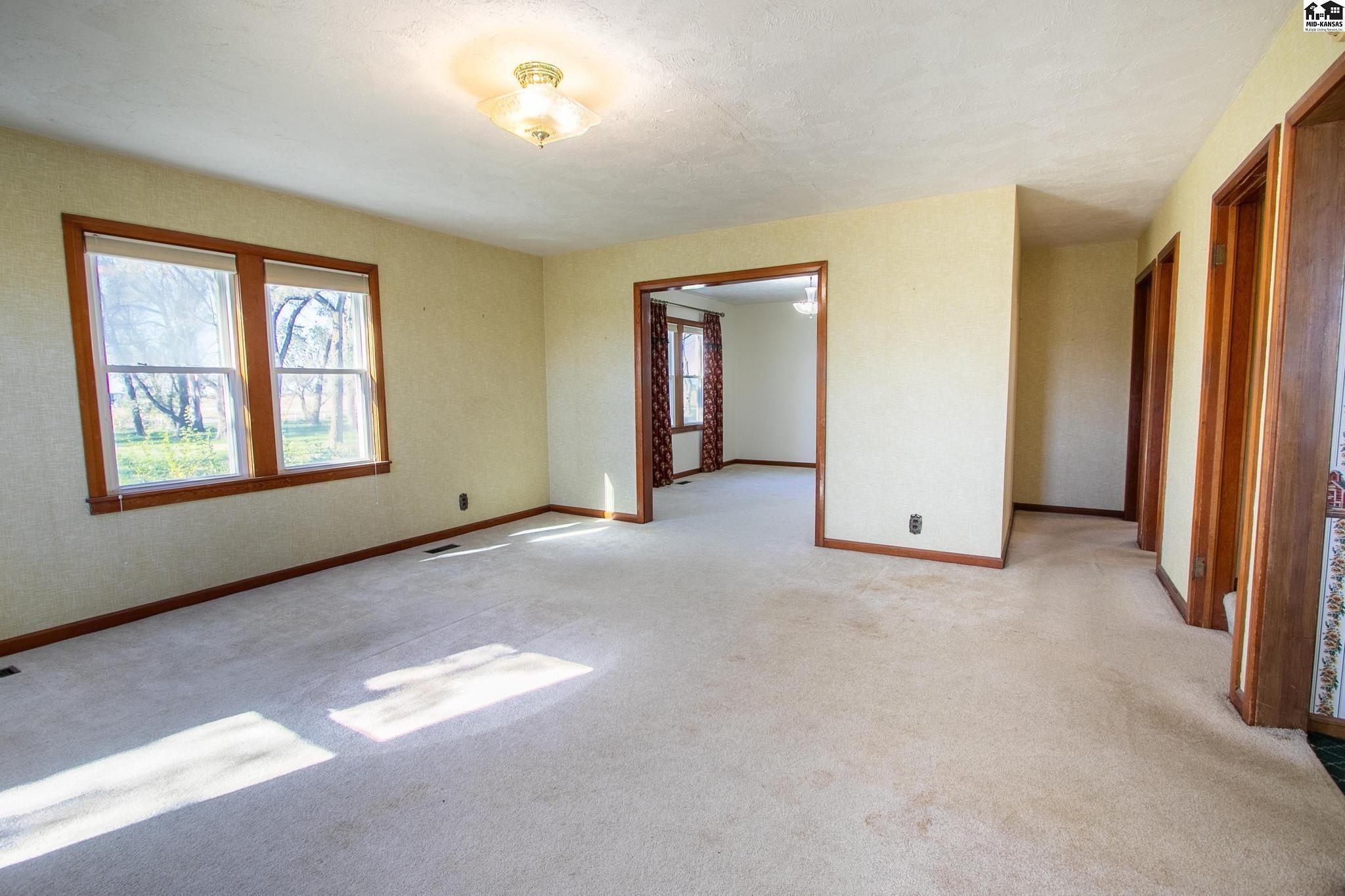 Newton, Kansas 67114, United States, 4 Bedrooms Bedrooms, ,2 BathroomsBathrooms,Residential,Active,241936