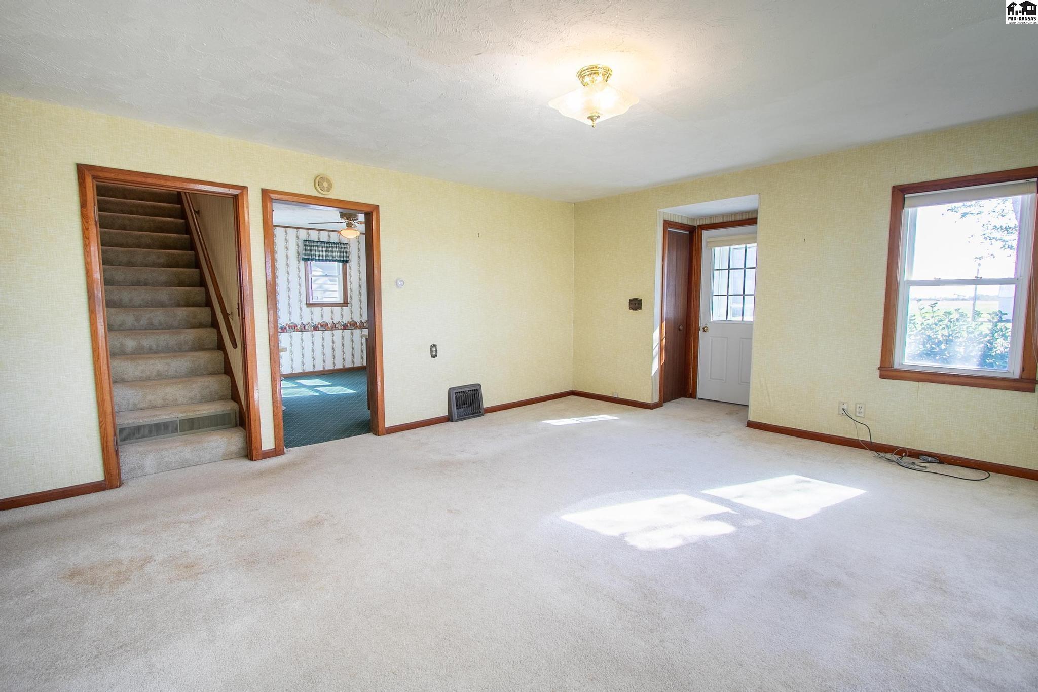 Newton, Kansas 67114, United States, 4 Bedrooms Bedrooms, ,2 BathroomsBathrooms,Residential,Active,241936