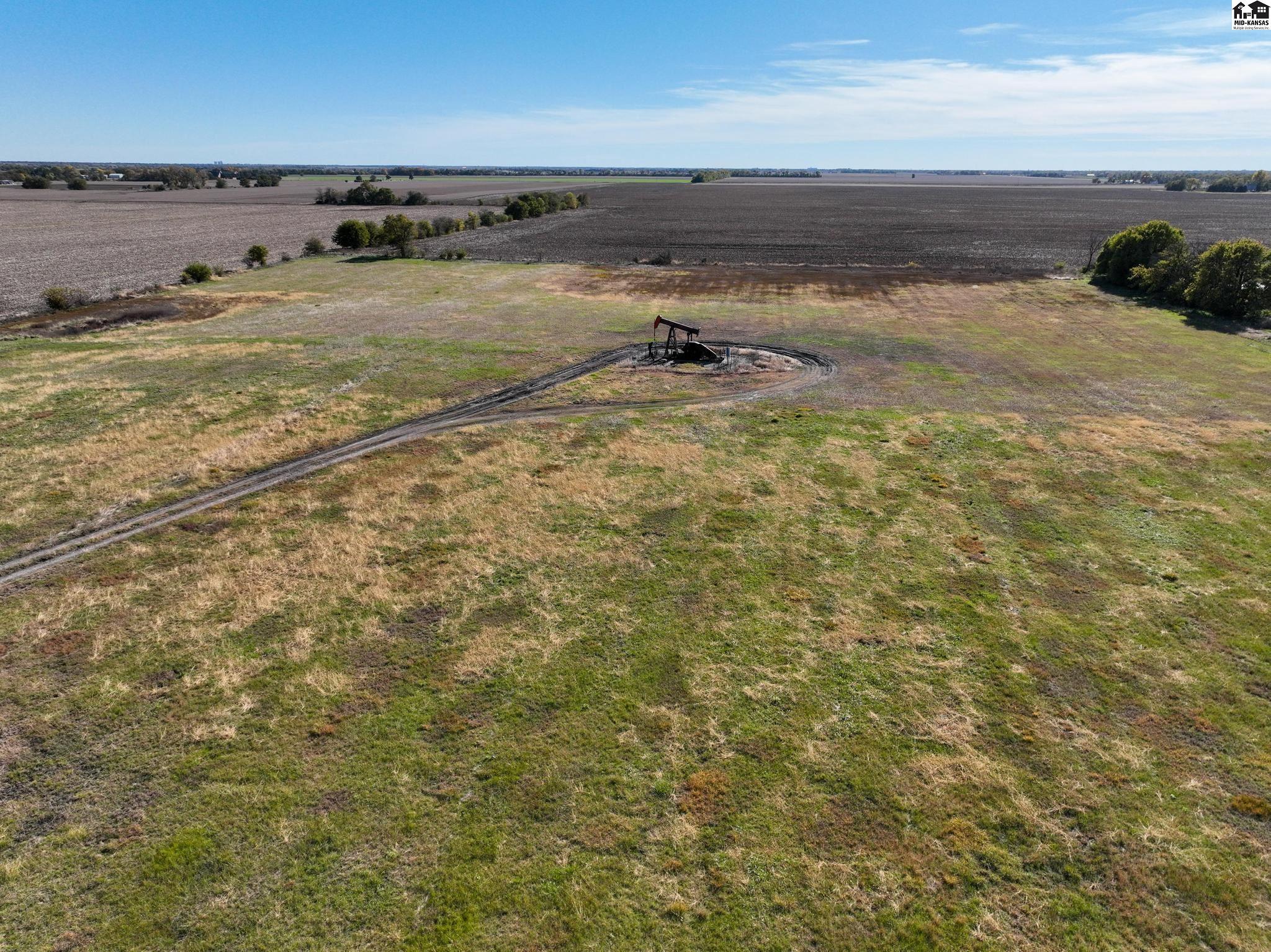 Newton, Kansas 67114, United States, 4 Bedrooms Bedrooms, ,2 BathroomsBathrooms,Residential,Active,241936