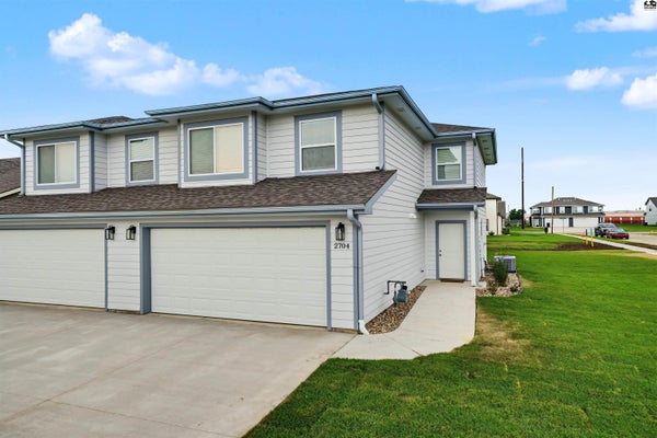 2704 AMELIA LN, SALINA, KS 67401 - Image f422c193dcb22cc4fefd63d100b30a3f/2002558934