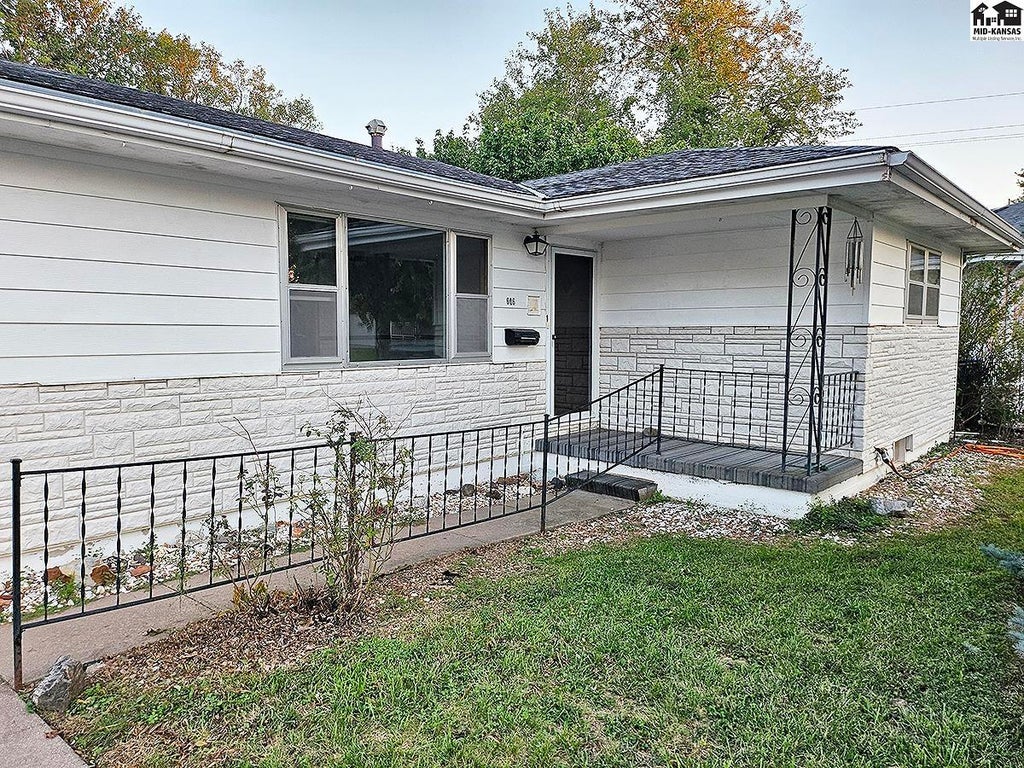 Photo of 606 Montezuma Ct, McPherson, KS 67460 (MLS # 55632)