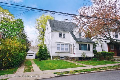 Photo of 26 Garretson Avenue, Staten Island, NY 10304 (MLS # 1161454)