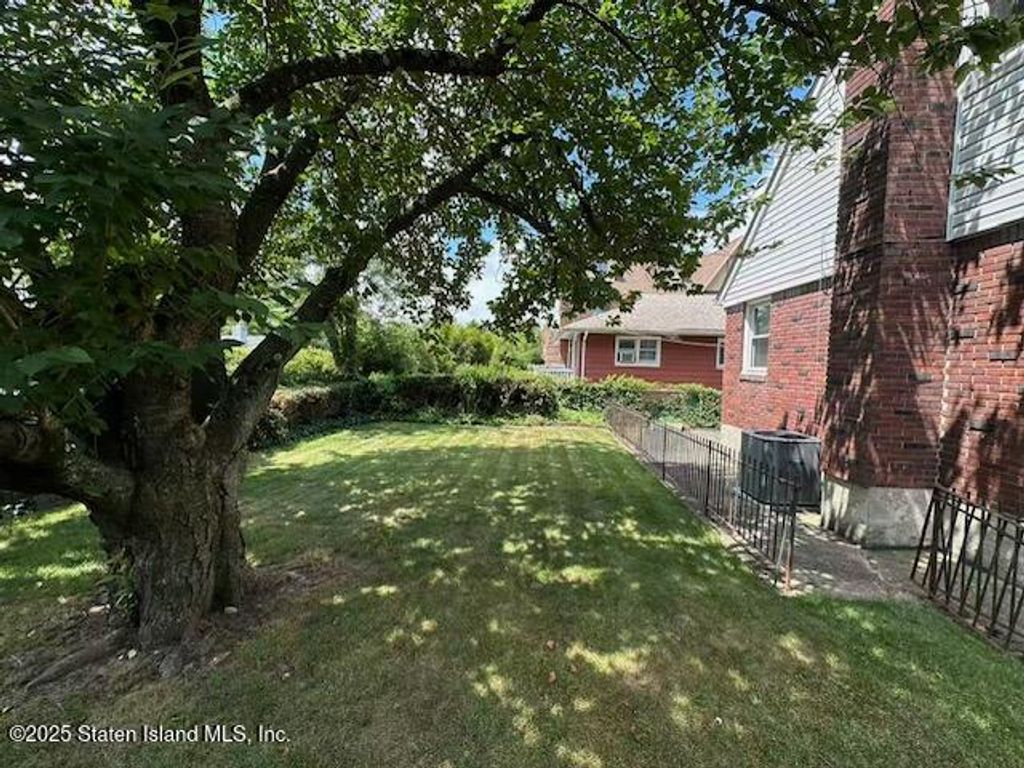 Photo of 58 Schmidts Lane, Staten Island, NY 10314 (MLS # 2506390)